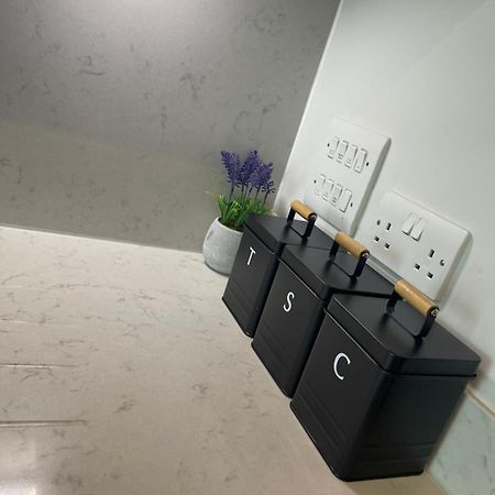 Modern 2 Bedroom City Centre Apartment W Balcony مانشستر المظهر الخارجي الصورة
