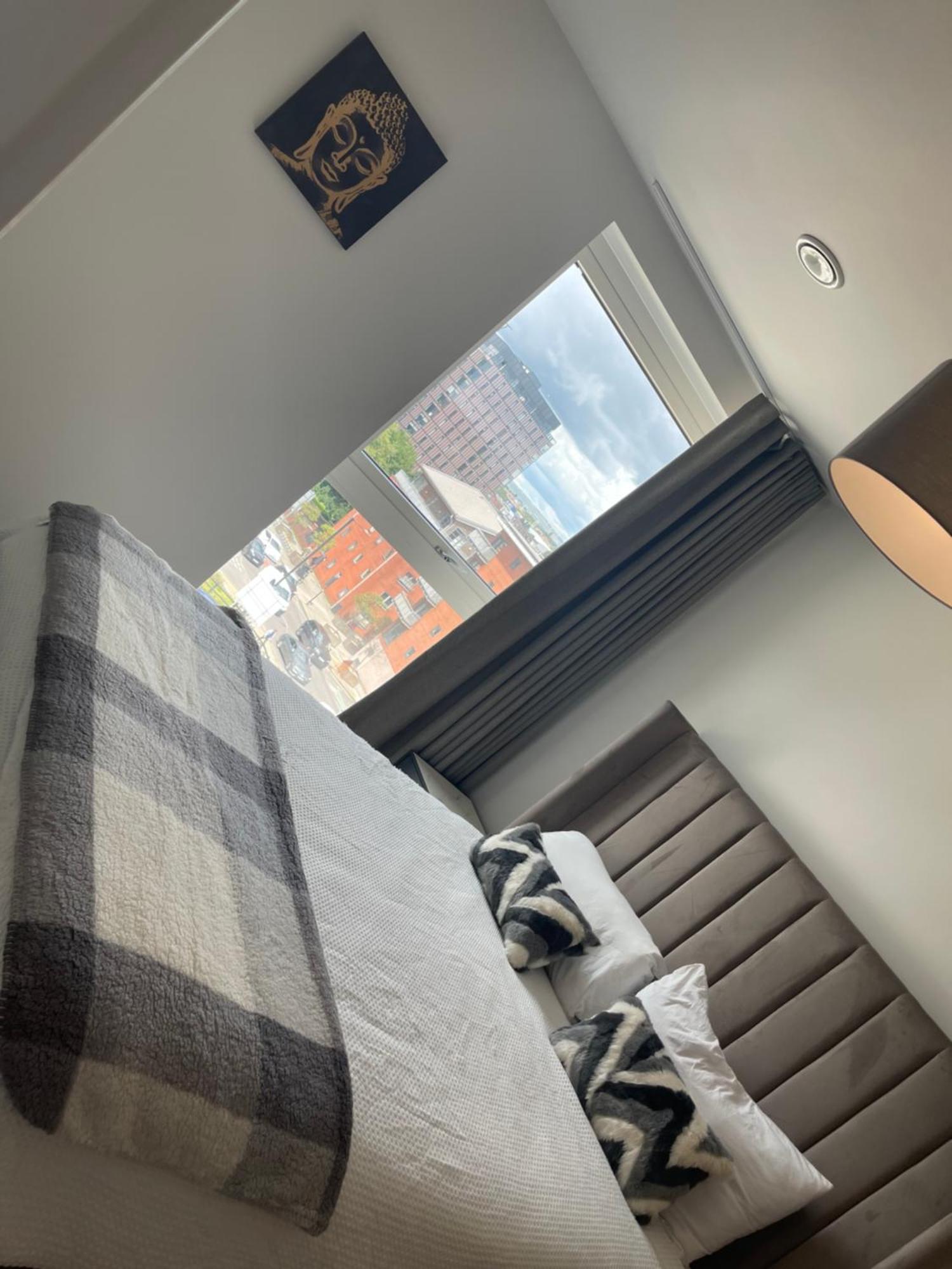 Modern 2 Bedroom City Centre Apartment W Balcony مانشستر المظهر الخارجي الصورة