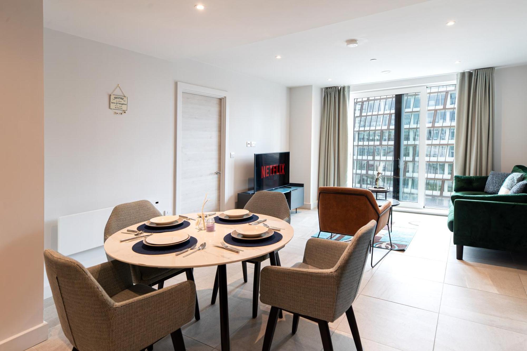 Modern 2 Bedroom City Centre Apartment W Balcony مانشستر المظهر الخارجي الصورة